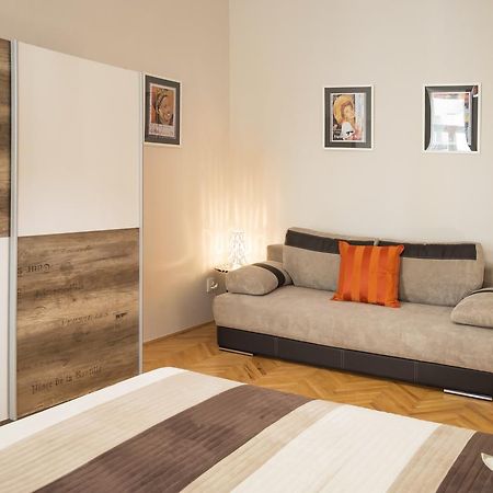 Modern Apartment Zlatnicka 8 Prag Exteriör bild